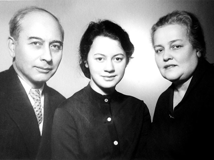 Валентин Осипович, Марина Валентиновна и Мария Михайловна Арутюновы. 1960-е годы