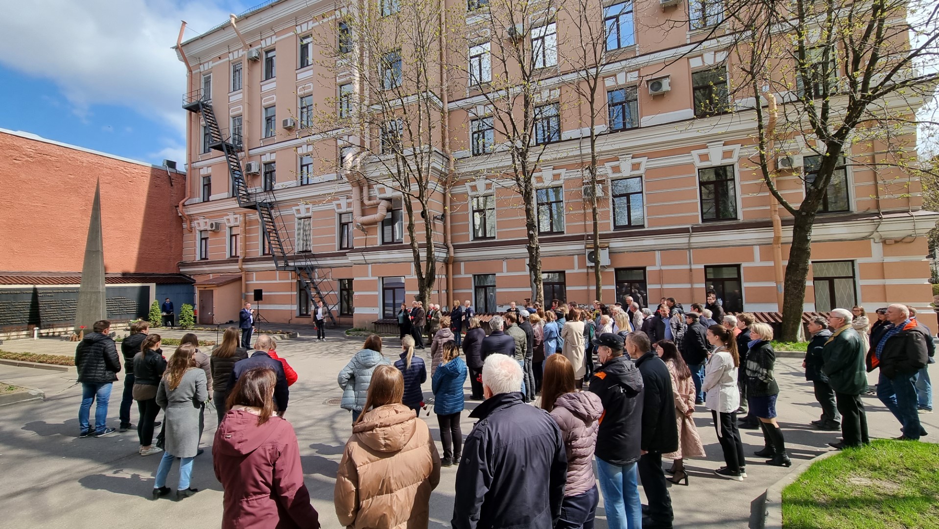 ВНИИМ им. Д. И. Менделеева поздравил ветеранов с Днем Победы