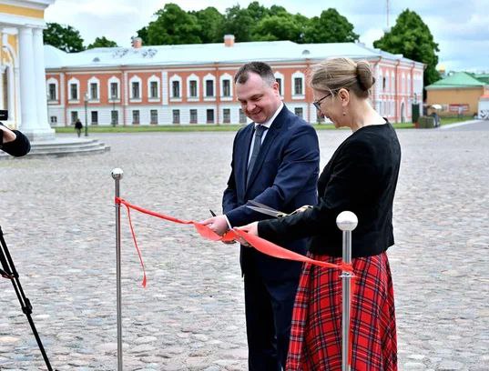 Арт-проект «180 лет единству и точности измерений» открылся на территории Петропавловской крепости.