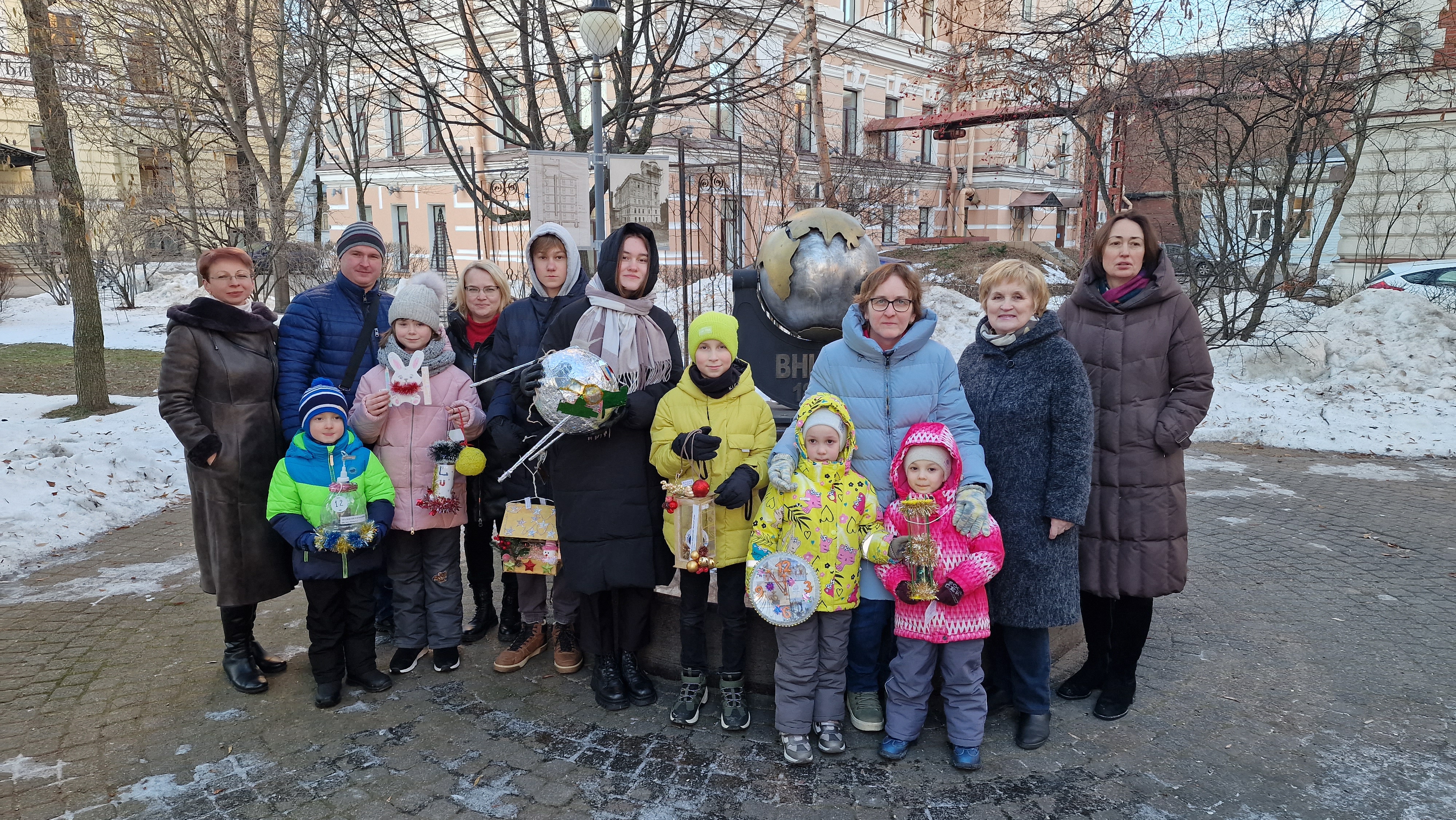 Участники Малого ВНИИМ украсили главную метрологическую ёлку страны