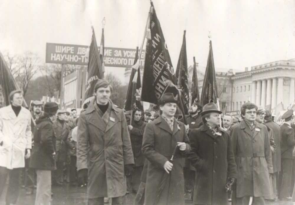 Первомайская демонстрация. Конец 1970-х годов