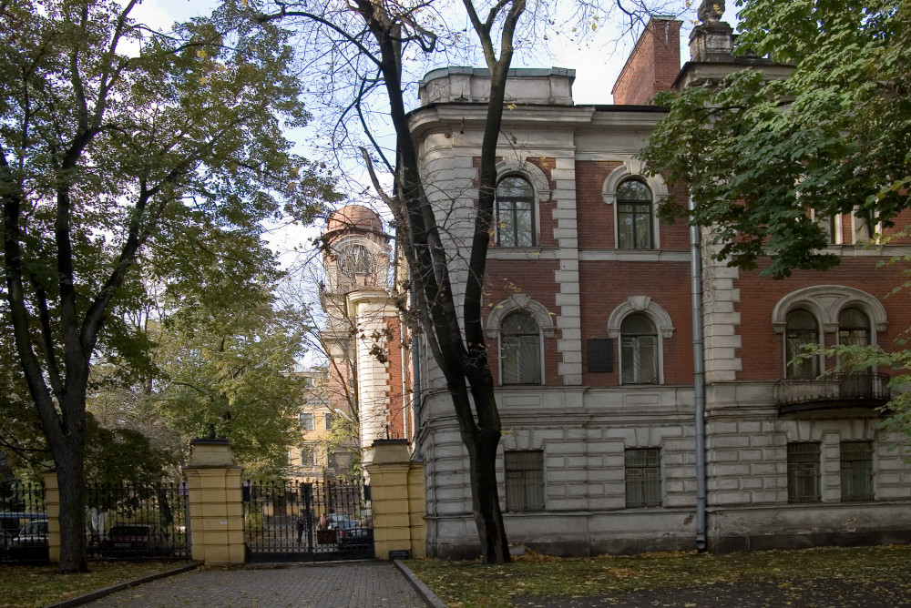 Здание для квартир служащих Главной палаты мер и весов (1897 г., арх. А. И. фон Гоген) Здание для квартир служащих Главной палаты мер и весов (1897 г., арх. А. И. фон Гоген)