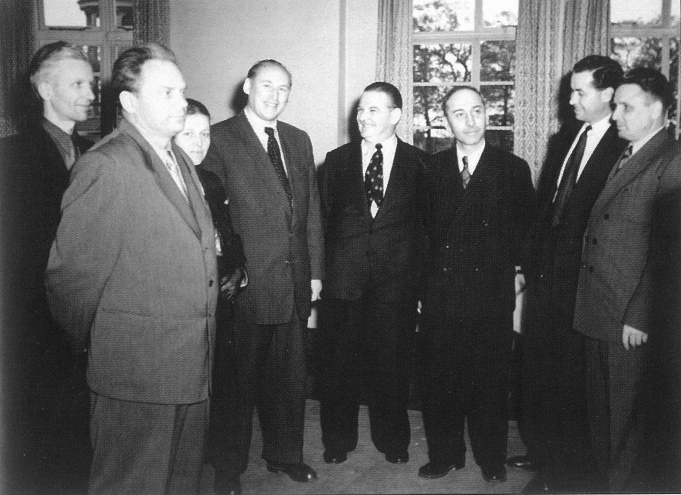 В.О. Арутюнов с британскими метрологами. Лондон, 1956 год