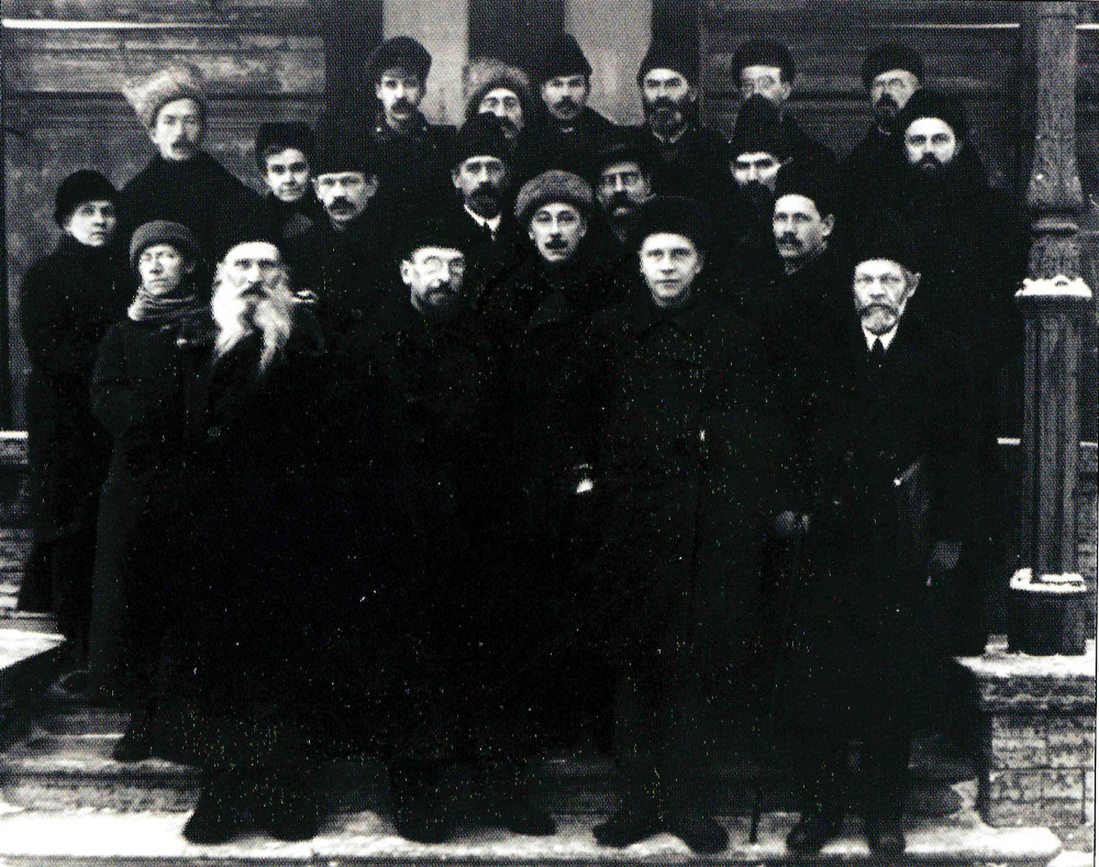 Участники Второго съезда деятелей поверочного дела. Петроград, 1918