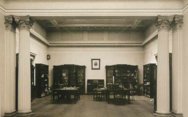 Библиотечный зал Главной палаты мер и весов (фото 1920-х годов)
