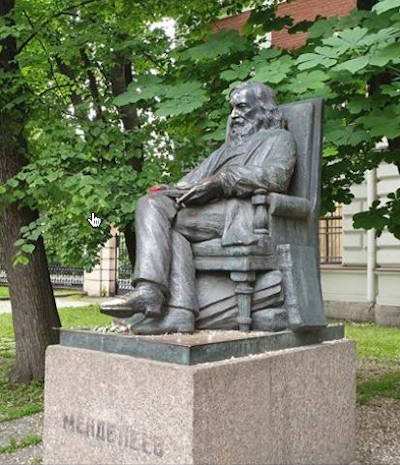 Памятник Д.И. Менделееву в сквере ВНИИМ