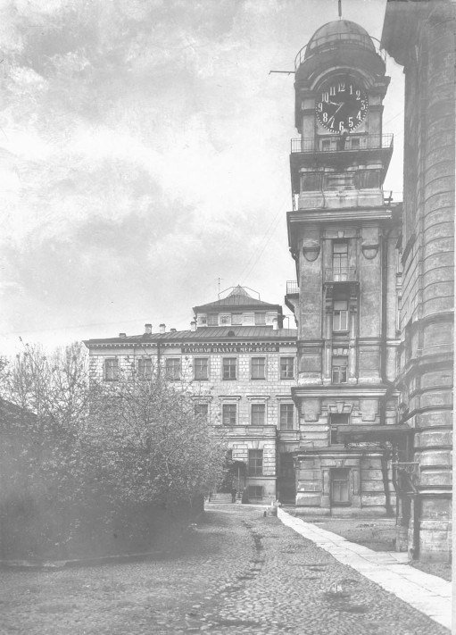 «Главное здание» и «Здание с башней» Главной палаты мер и весов. Фото 1920-х гг.