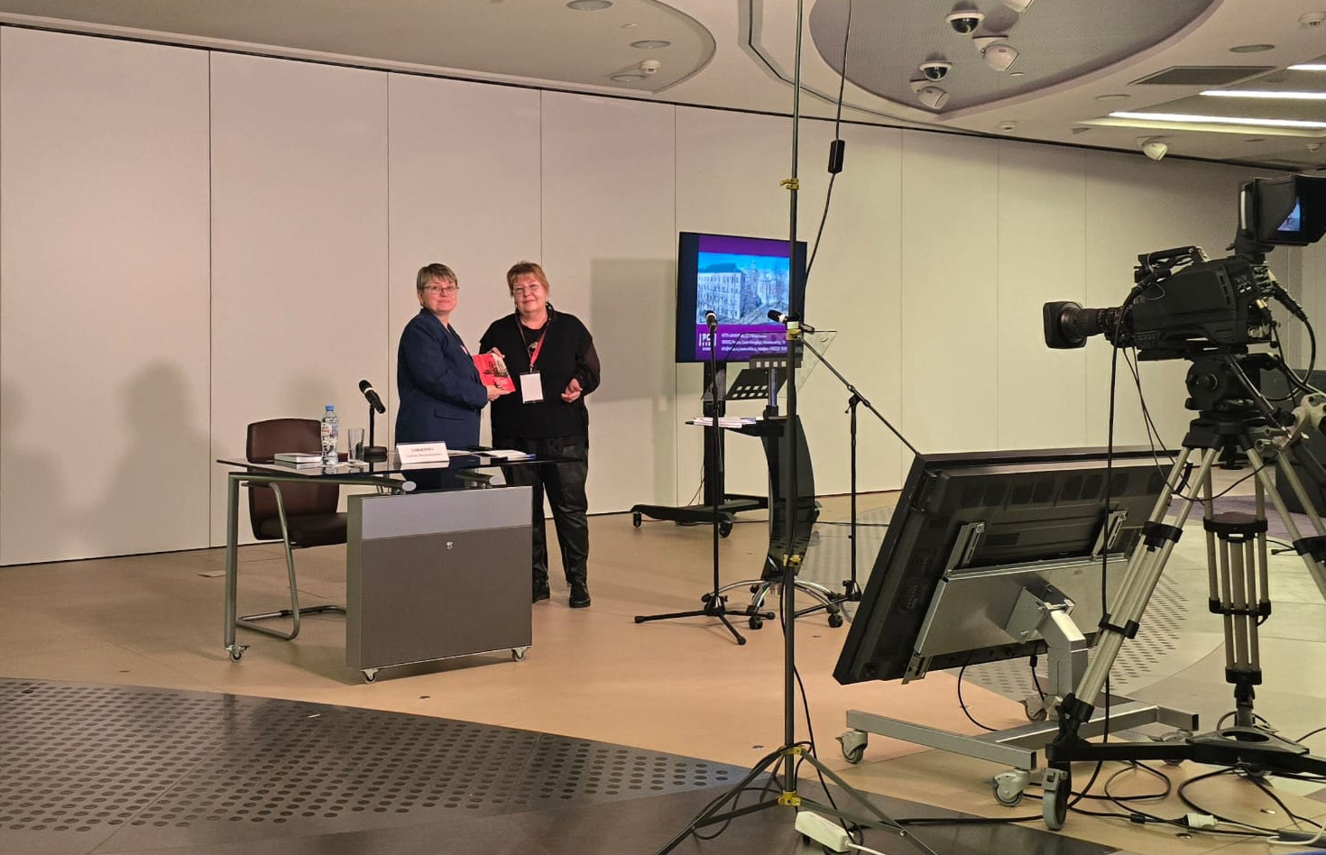 Книга была передана в фонд Президентской библиотеки