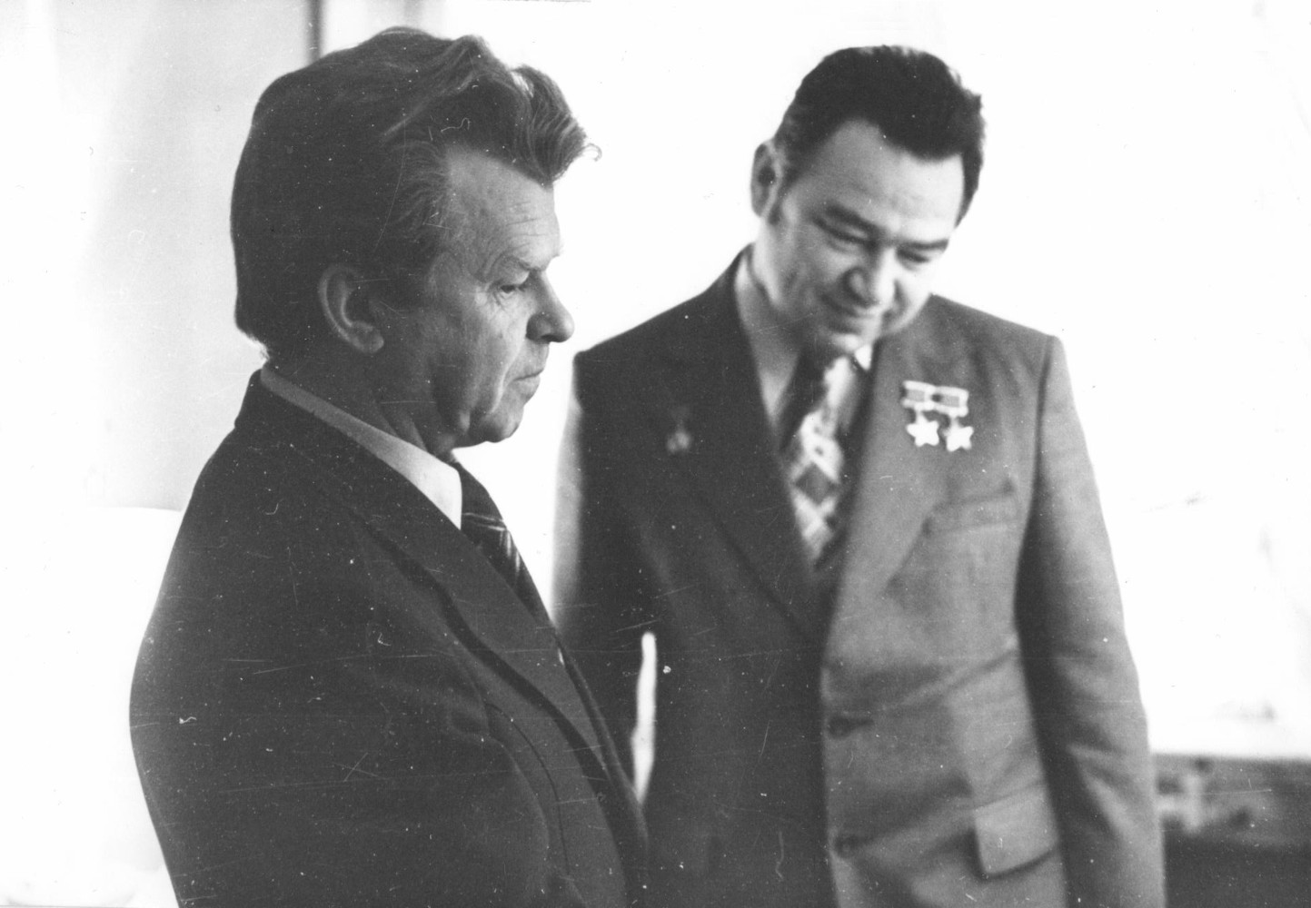 Ю.В. Тарбеев и летчик-космонавт Г.М. Гречко. Середина 1970-х гг.